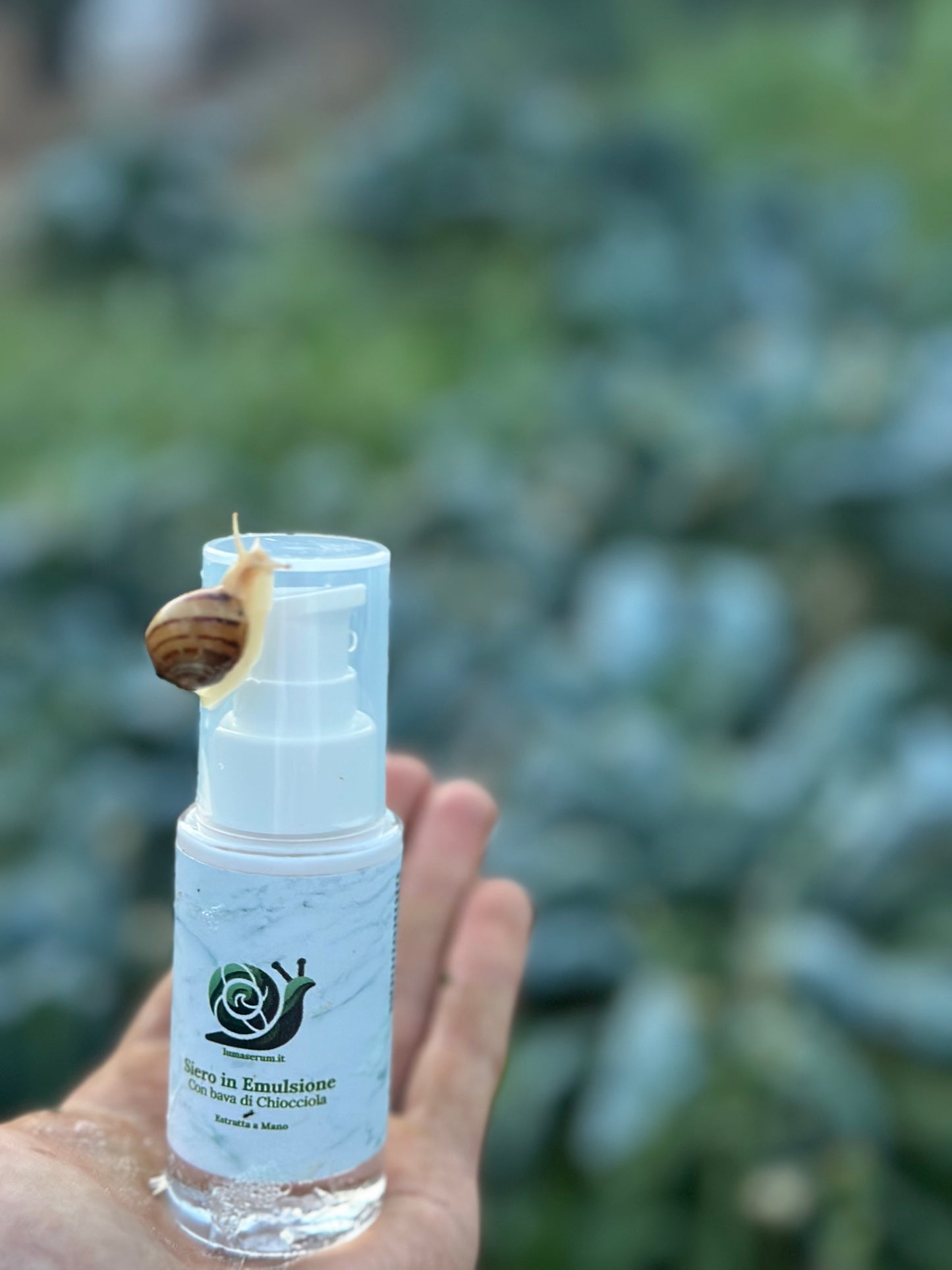 Siero Viso in Emulsione con Bava di Lumaca estratta a mano, Acido Ialuronico, Camomilla e Vitamina E